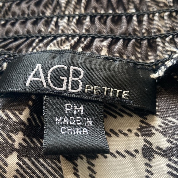 black & white top with knit bottom - Picture 5 of 9